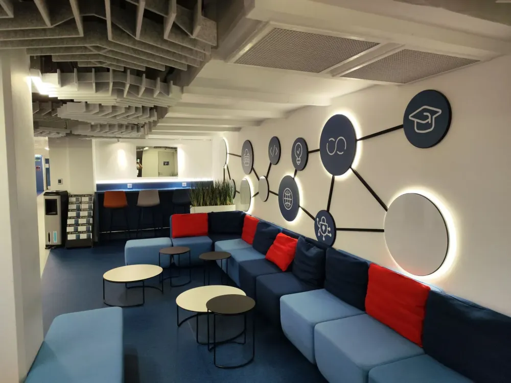 Mobilier de bureaux design à Tuffé Val de la Chéronne